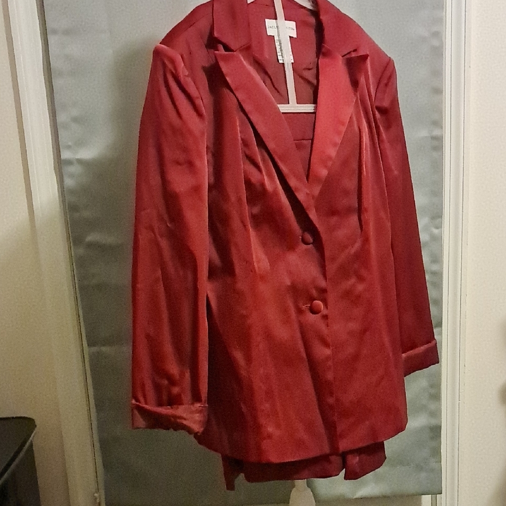 Jaclyn Smith Red Satin Skirt Set Vibrant and Stylish